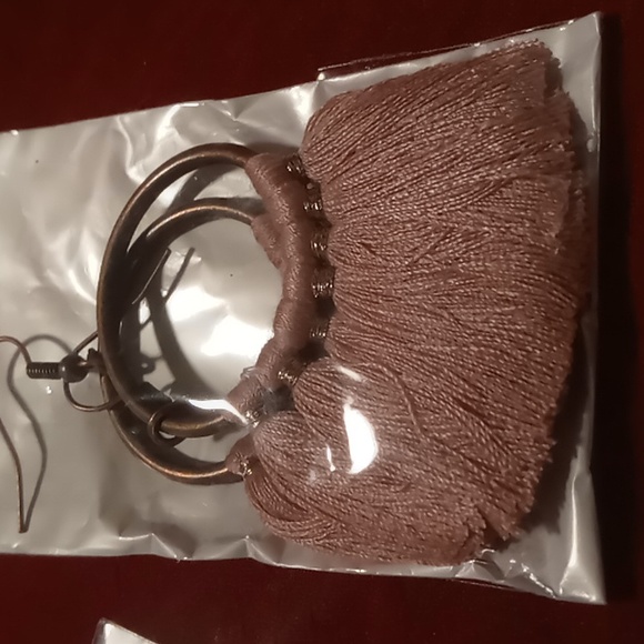 Shein earrings 3 pairs 1 leather drop & 2 feathered earrings with a brass hoop. - Picture 2 of 4